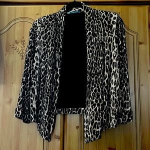 3/4 sleeve cropped animal print jacket